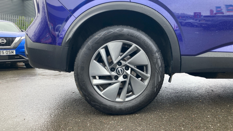 Nissan Qashqai 1.3 DiG-T MH Acenta Premium 5dr Petrol Hatchback